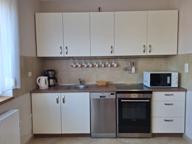 Fügefa Vendégház Orfű földszinti apartman konyha